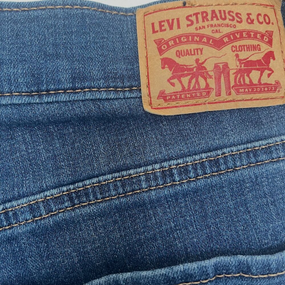Levi’s 311 Shaping Skinny Capri Jeans – Blue Medium Wash – Women’s Size 29 - Picture 3 of 4